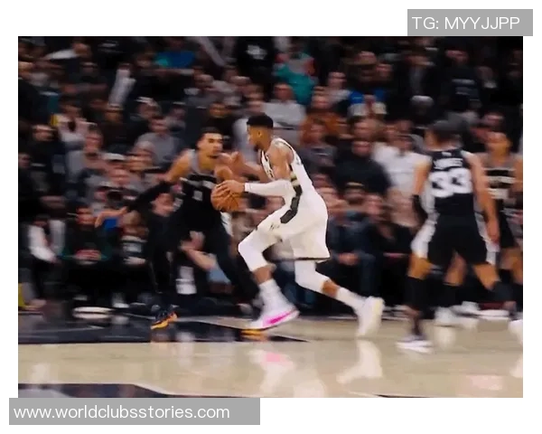 文班亚马首场比赛表现亮眼5次盖帽与字母哥隔扣引发热议